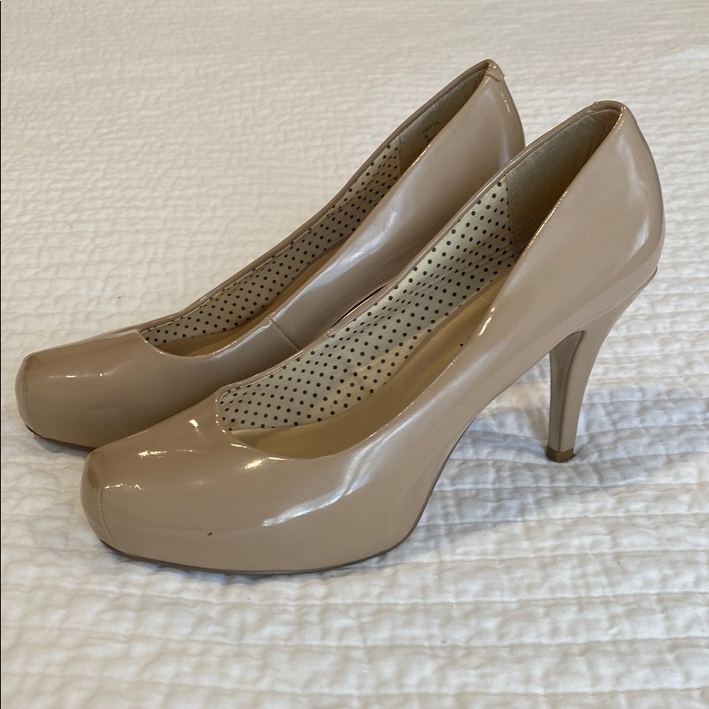 Elegant Tan Women's Madden Girl Pumps